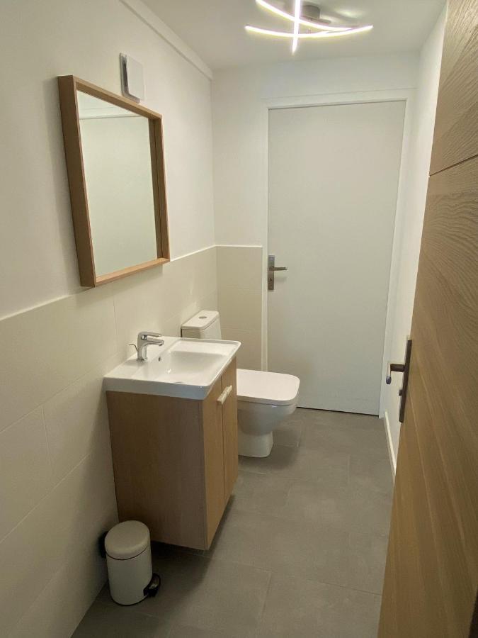 Appartement Rez De Villa Proche Port Et Plages De Sanary Exterior photo