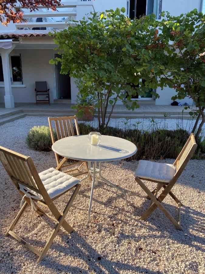 Appartement Rez De Villa Proche Port Et Plages De Sanary Exterior photo
