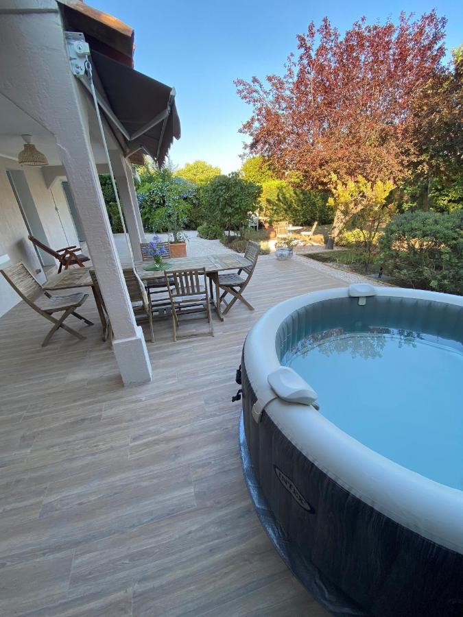Appartement Rez De Villa Proche Port Et Plages De Sanary Exterior photo