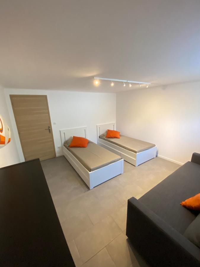 Appartement Rez De Villa Proche Port Et Plages De Sanary Exterior photo